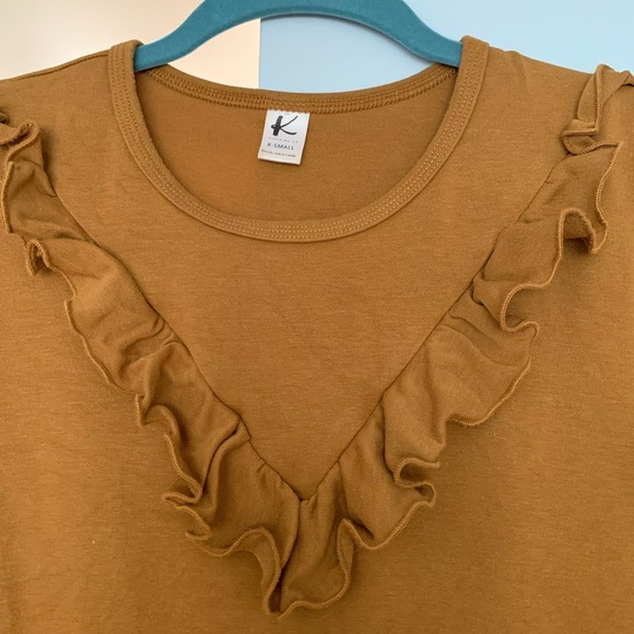 Kindred Studio / Dwelling Apparel Verity Top XS and S - Picture 3 of 9